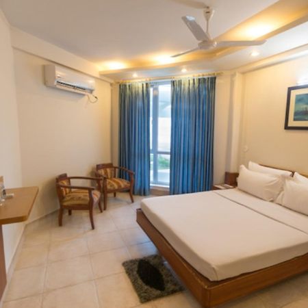 פורי Empires Hotel מראה חיצוני תמונה