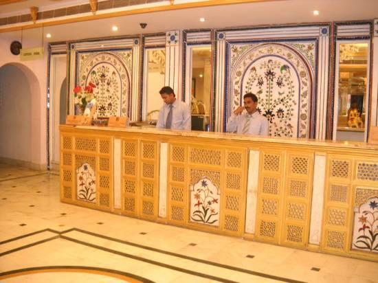 פורי Empires Hotel מראה חיצוני תמונה